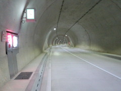 トンネルの中は寒い
